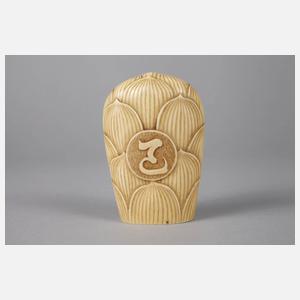 Feine Elfenbeinschnitzerei