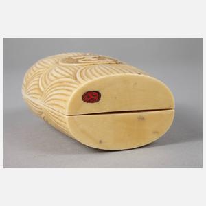 Feine Elfenbeinschnitzerei