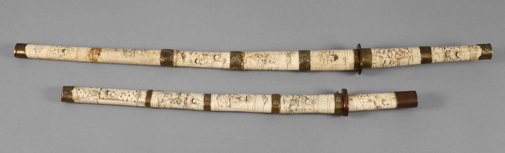 Zwei japanische Kurzschwerter