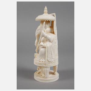 Große Elfenbeinschnitzerei