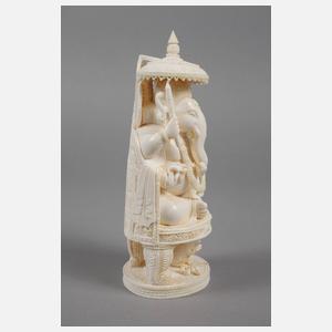 Große Elfenbeinschnitzerei