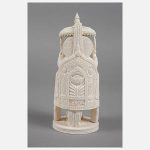 Große Elfenbeinschnitzerei