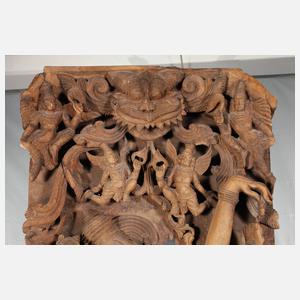 Großes geschnitztes Wandrelief