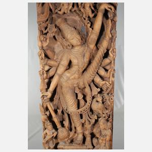 Großes geschnitztes Wandrelief