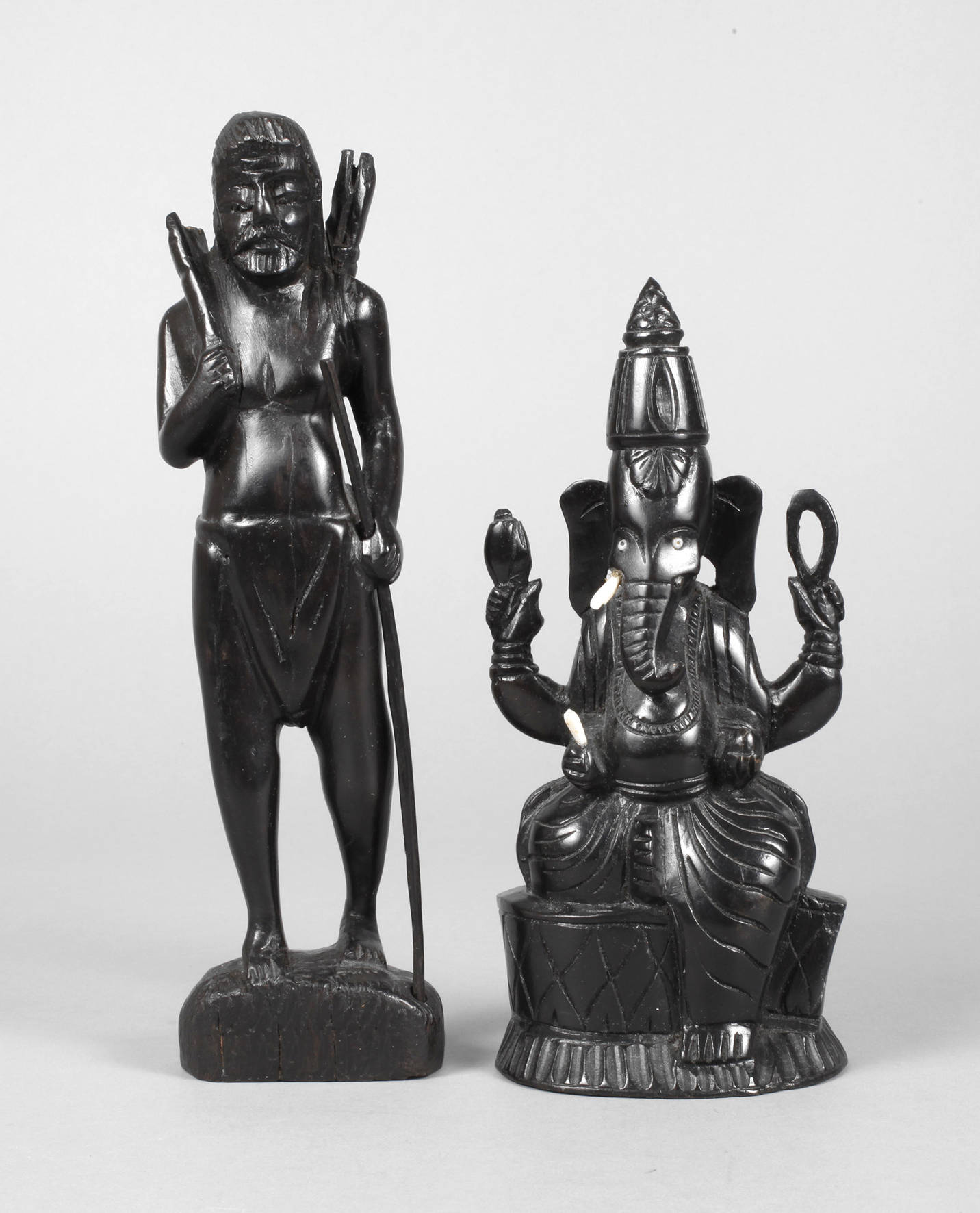 Zwei figürliche Schnitzereien