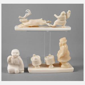 Drei Beinschnitzereien