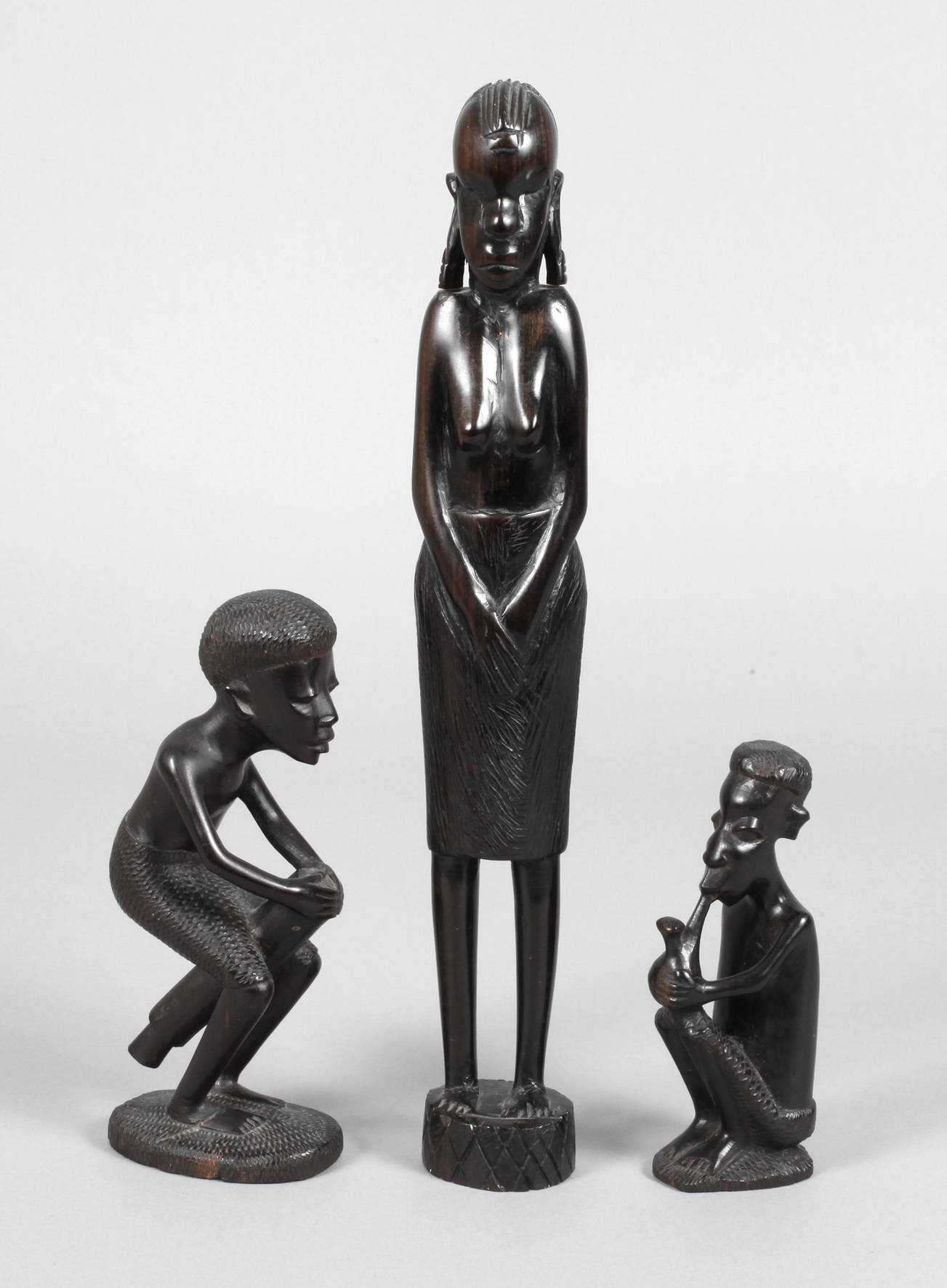 Drei Schnitzereien der Makonde