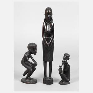 Drei Schnitzereien der Makonde