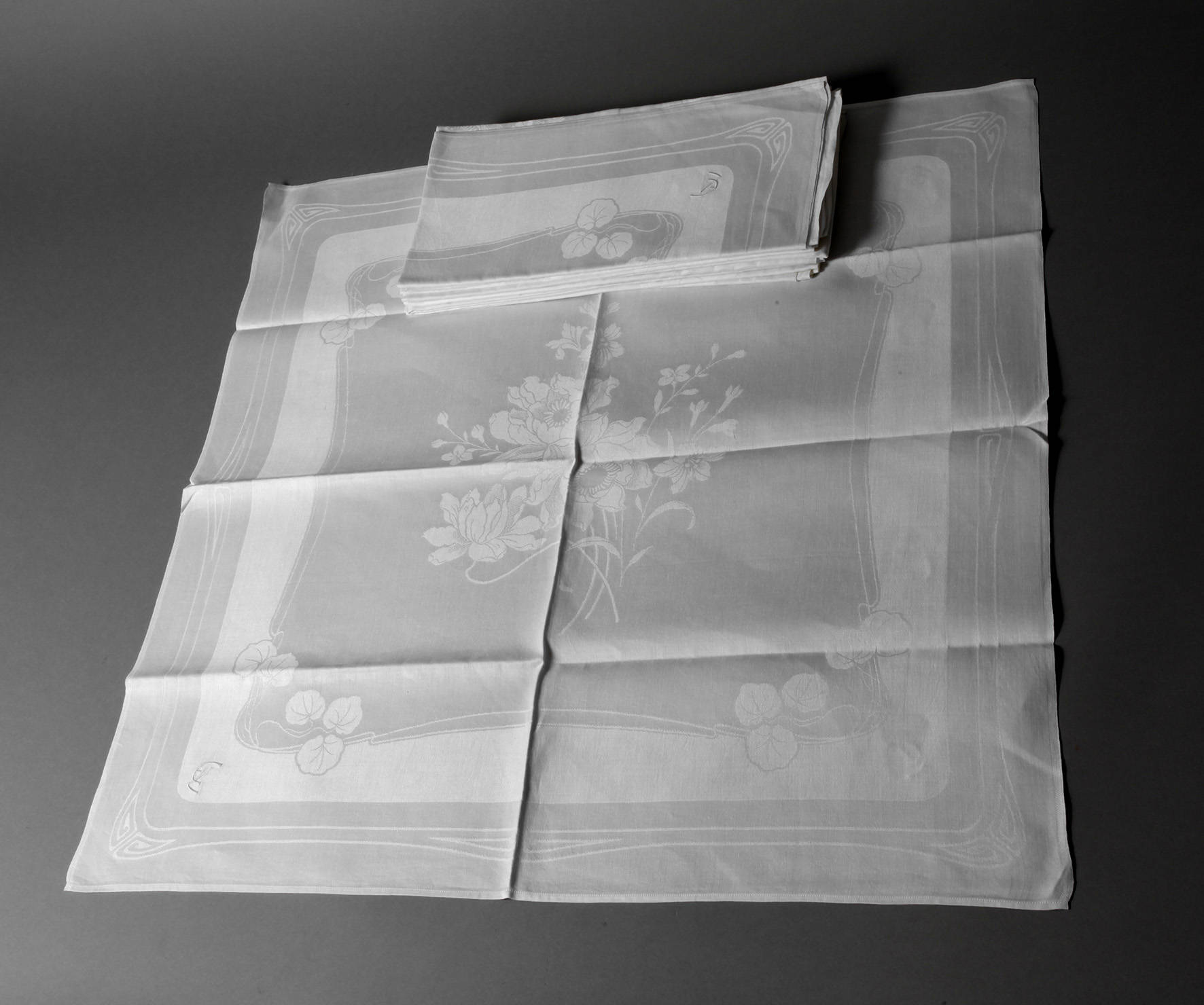 Zehn Servietten Jugendstil