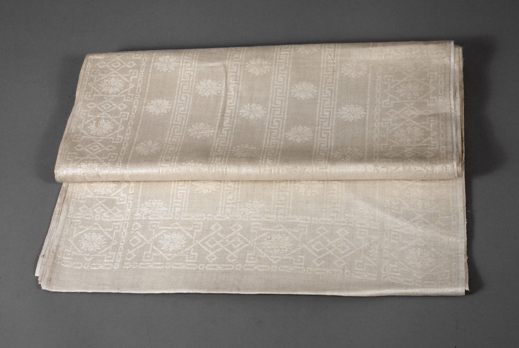 Zwölf Handtücher als Ballen