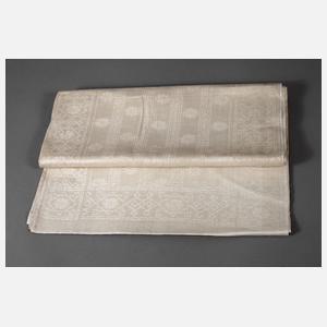 Zwölf Handtücher als Ballen