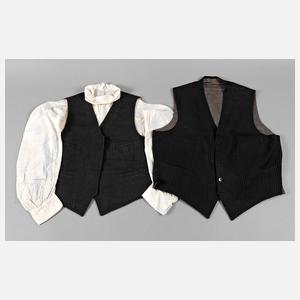 Zwei Herrenwesten und ein Hemd