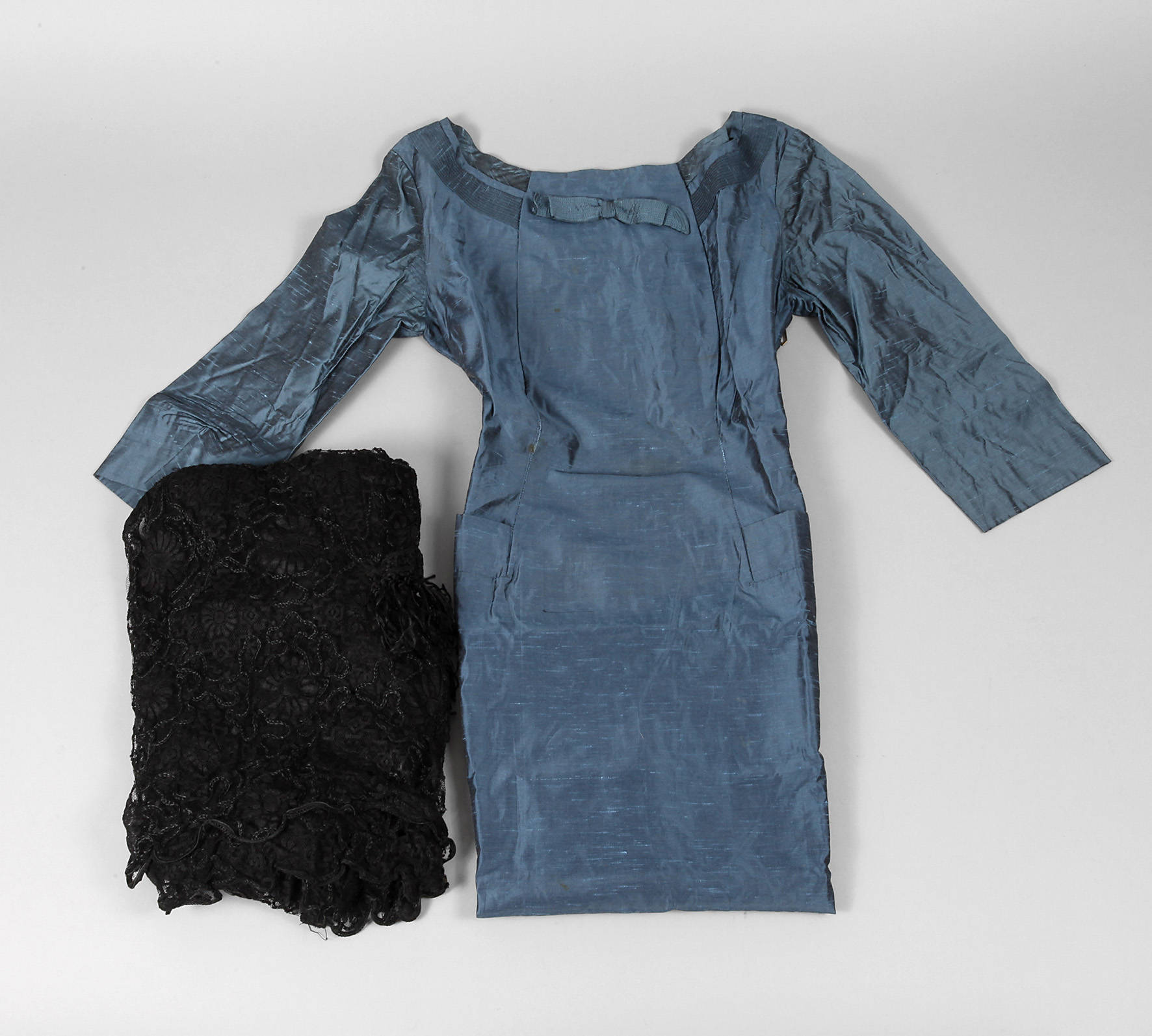 Abendkleid und Jäckchen