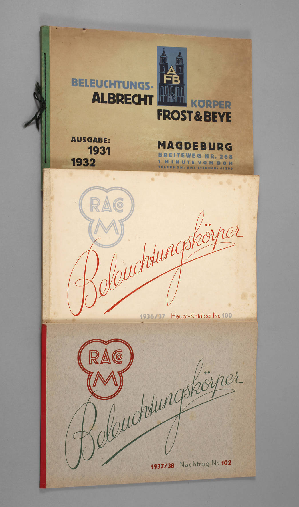 Drei Firmenkataloge Lampen