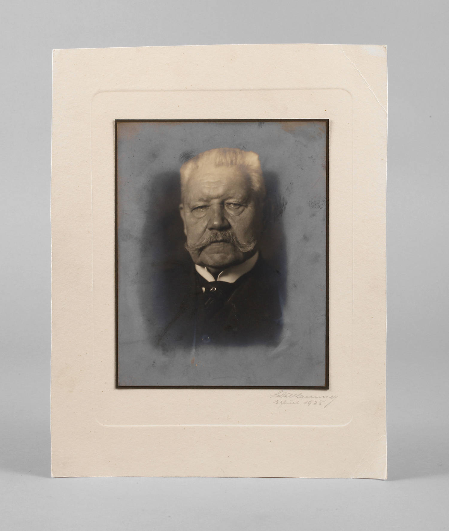 Schällhammer, Portraitfoto Hindenburg