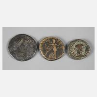 Drei antike Münzen111