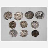 Zehn antike Münzen111