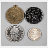 Zwei Münzen und zwei Medaillen Preußen111