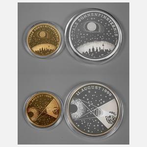 Zwei Medaillen Sonnenfinsternis