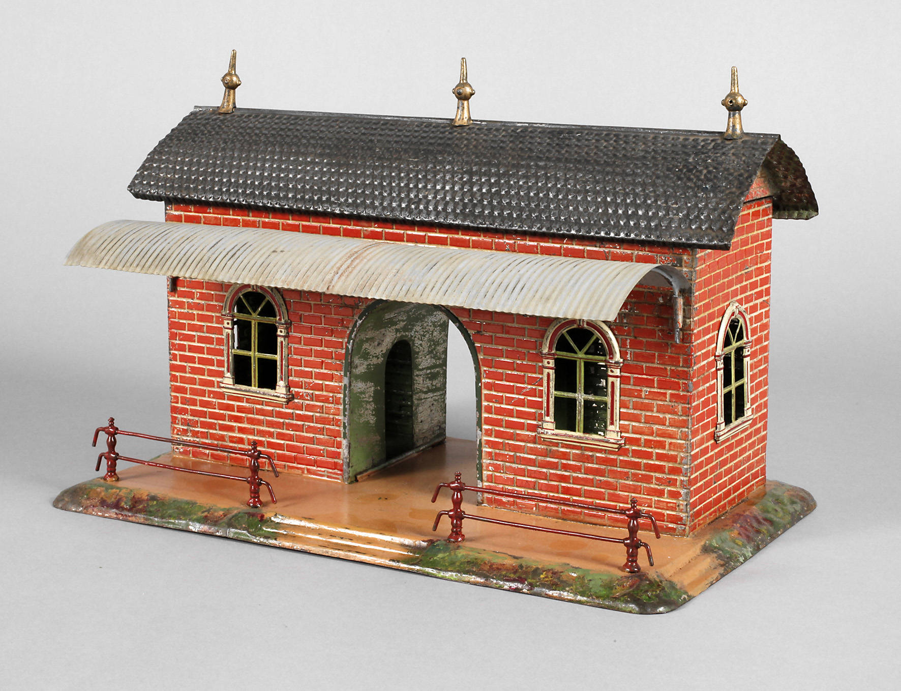 Bing Bahnhof mit Mitteldurchgang