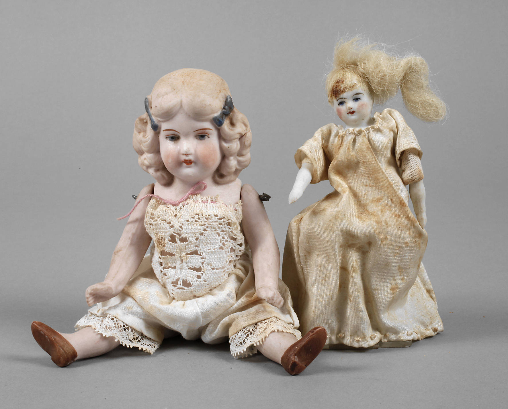 Zwei Puppenstubenpuppen