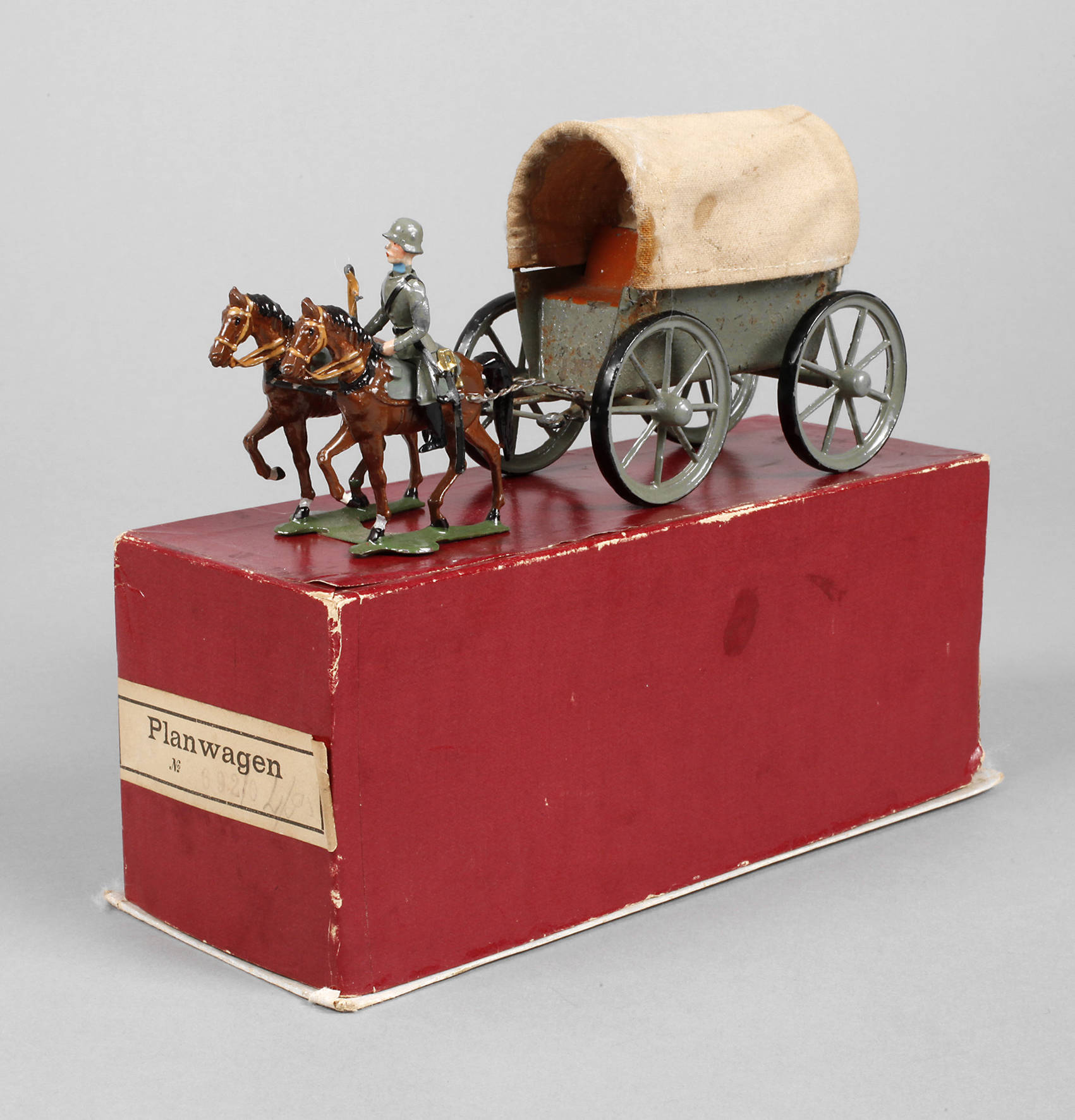 Gespann mit Planwagen