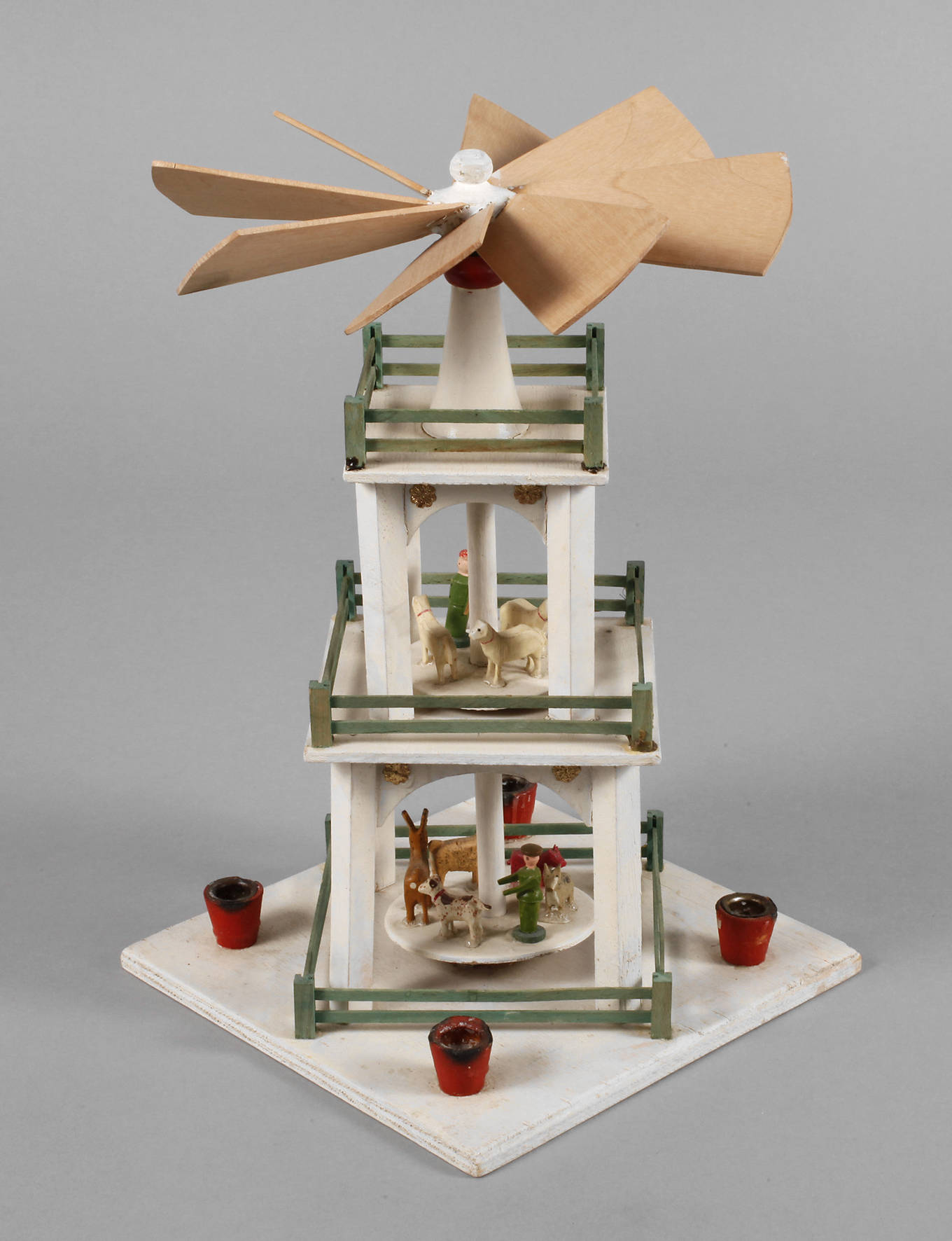 Tischpyramide Tierszenen