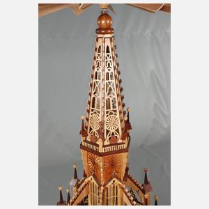 Große Weihnachtspyramide