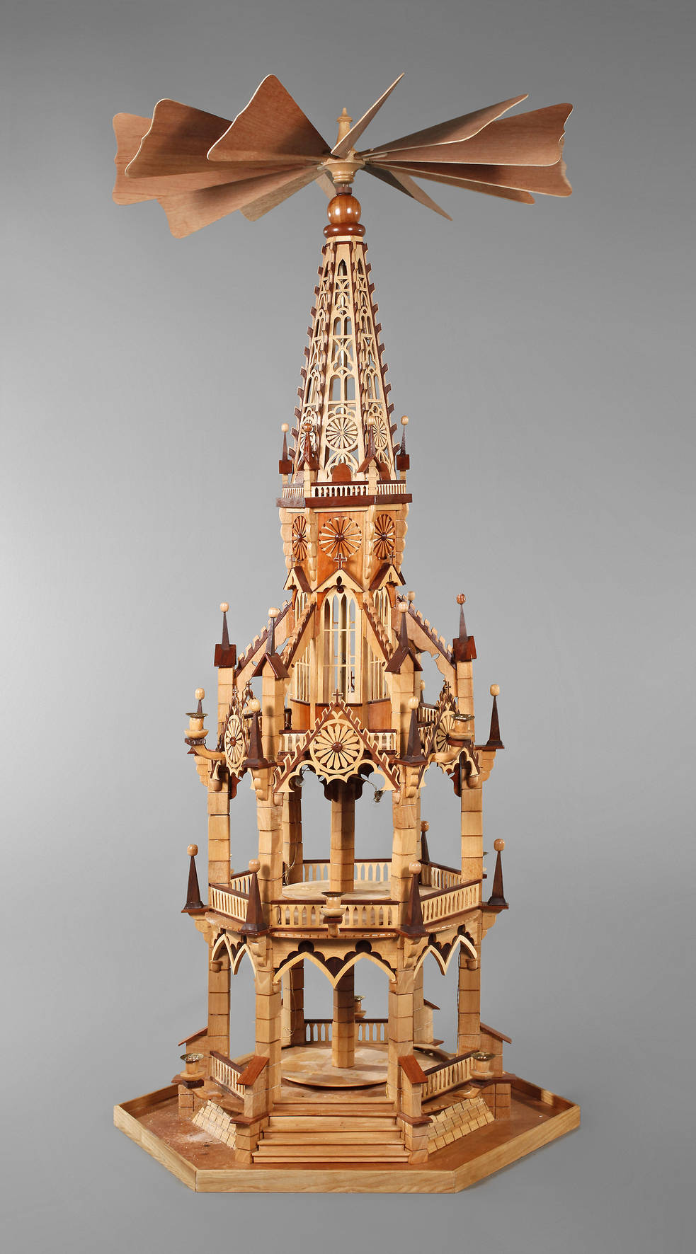 Große Weihnachtspyramide