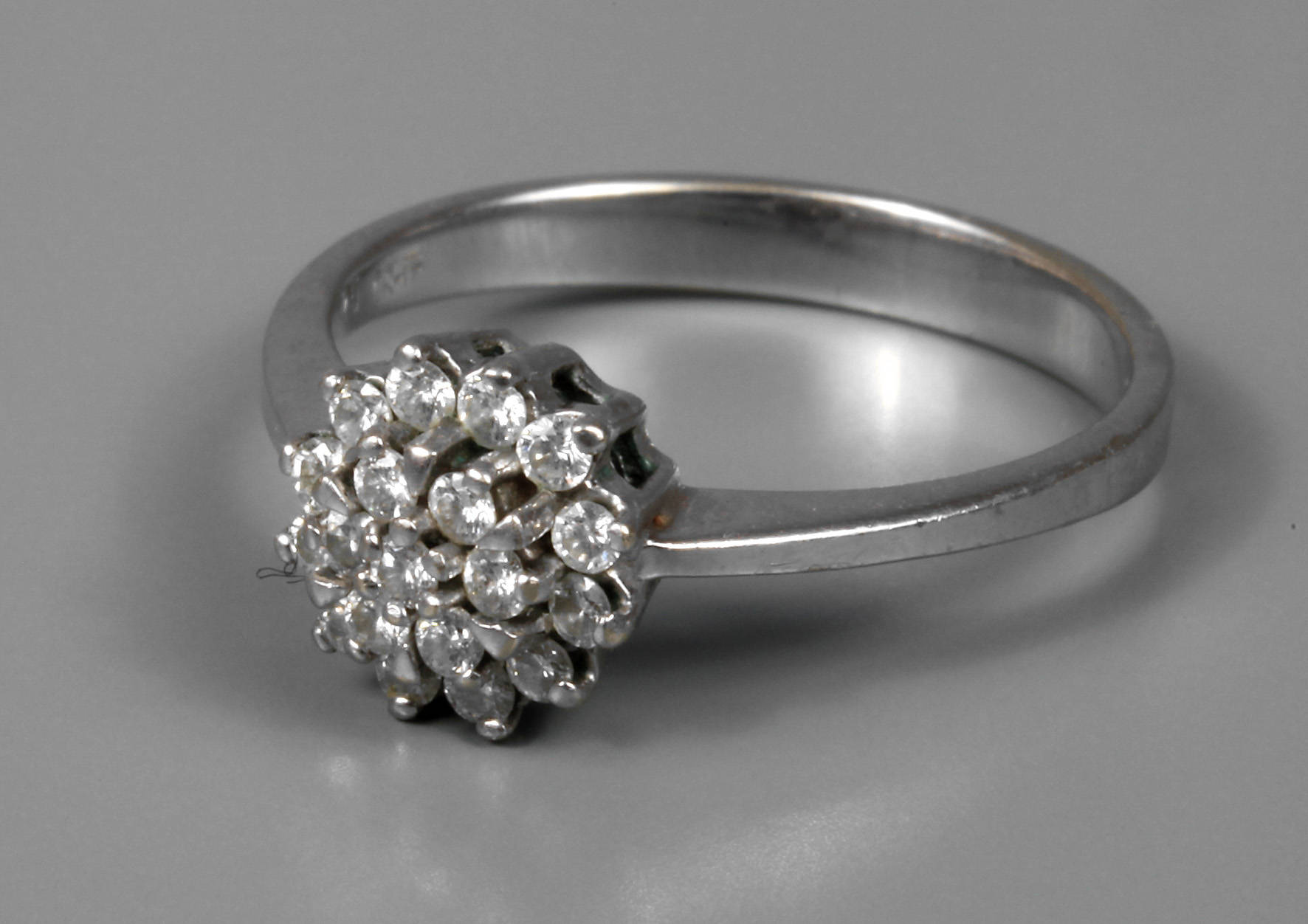 Damenring mit Brillanten