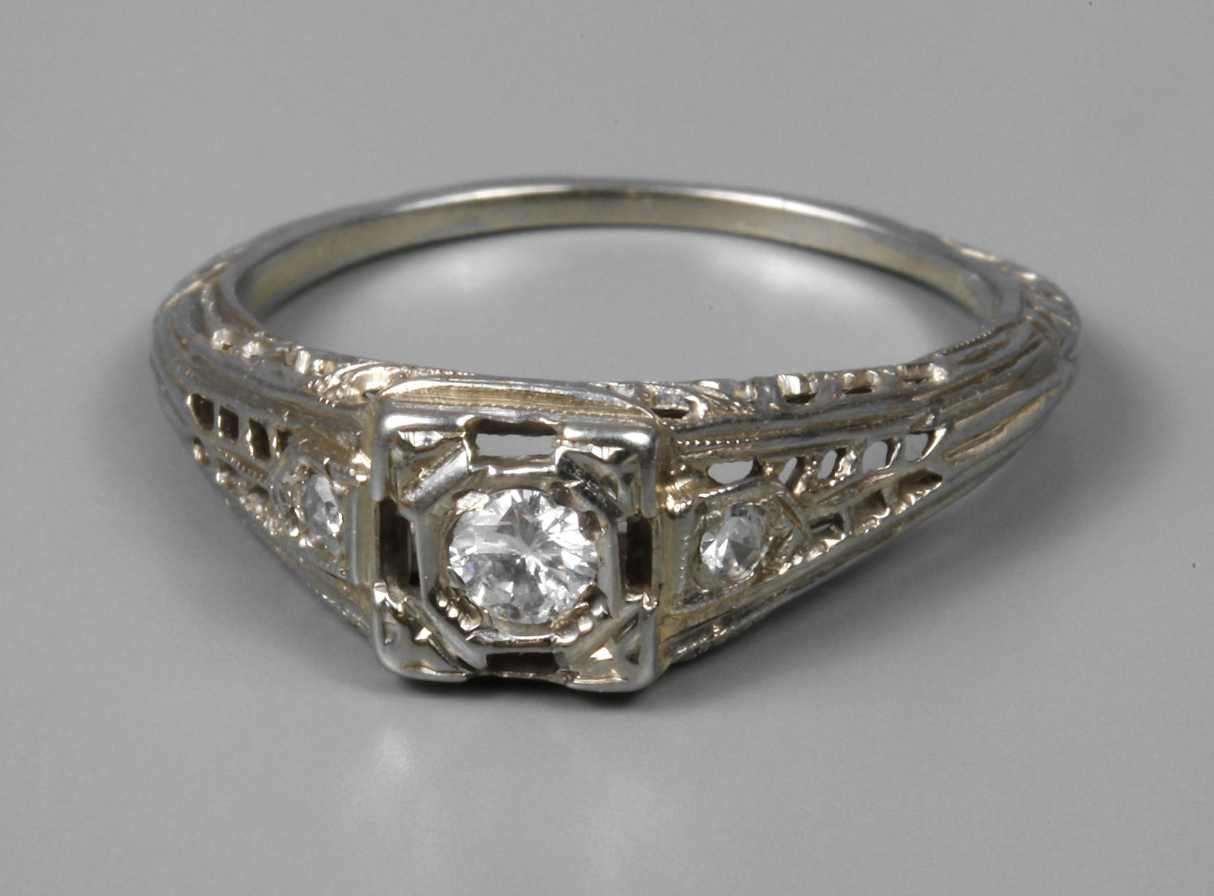 Weißgoldring mit Brillanten