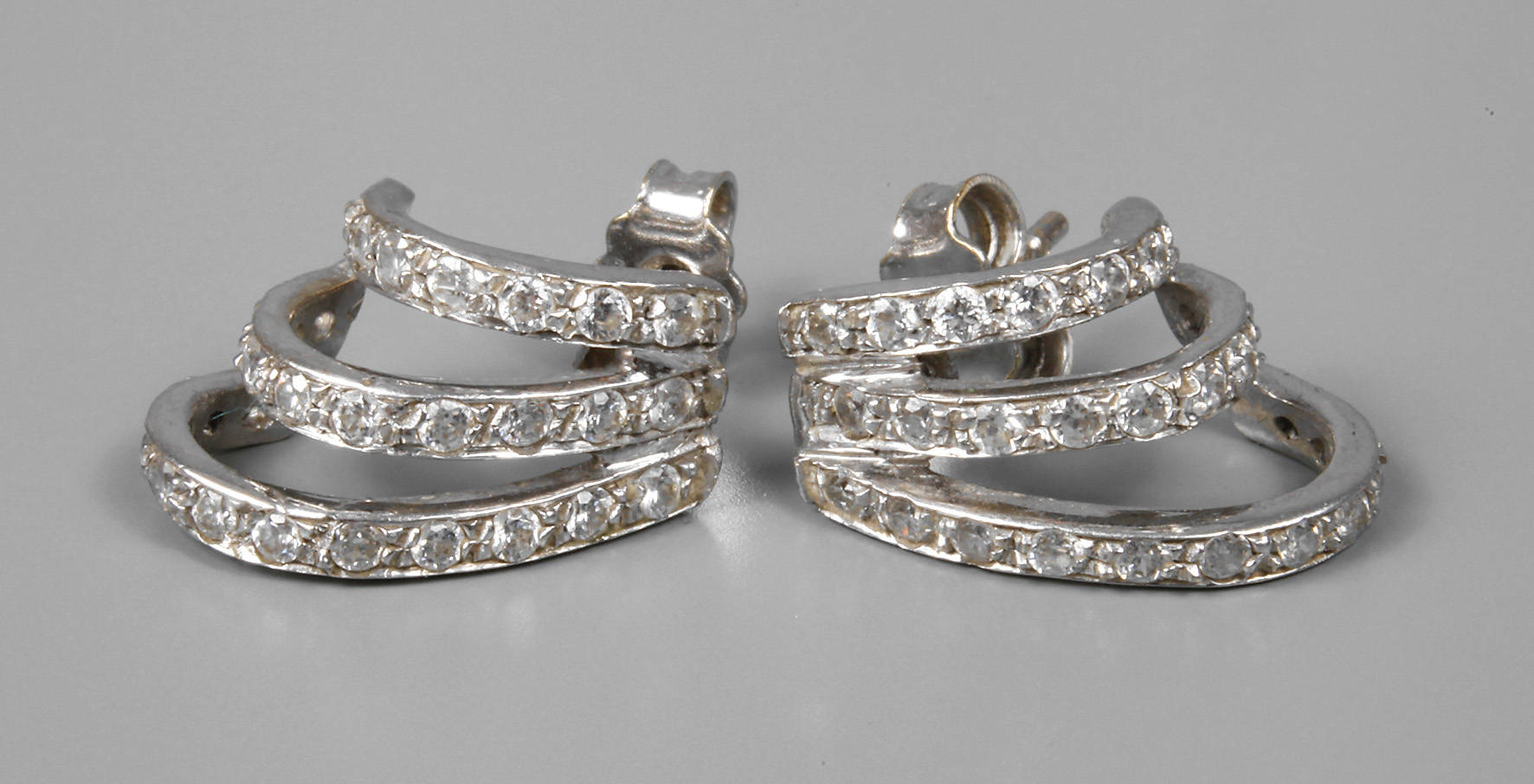 Paar Ohrstecker mit Zirkoniabesatz