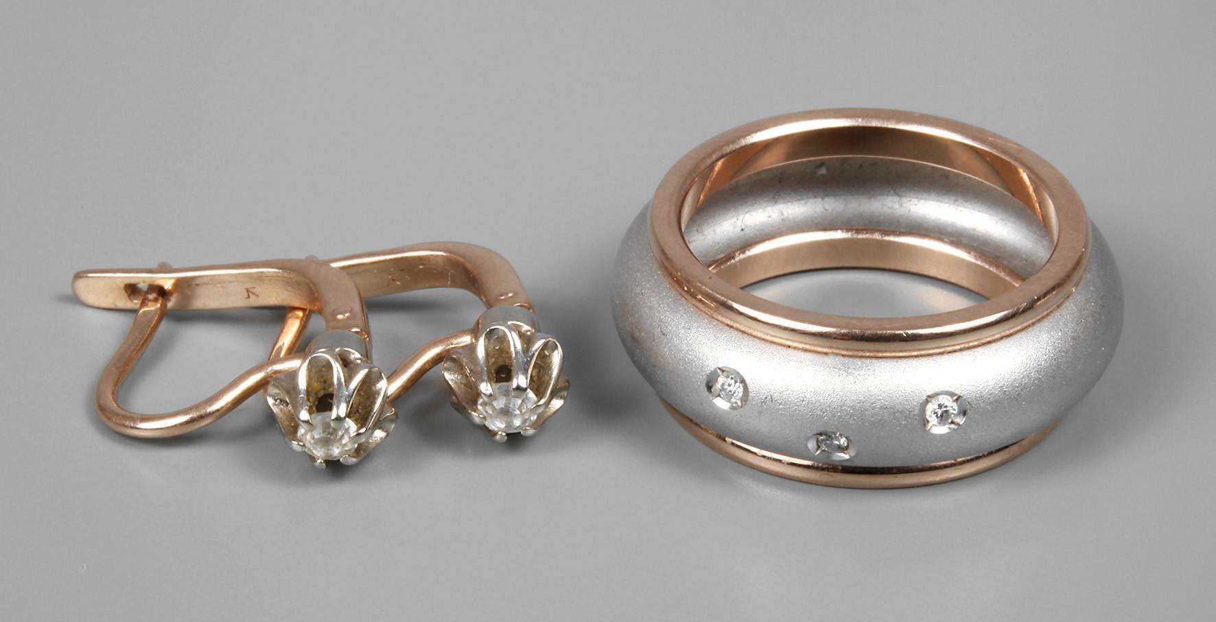 Ring und Ohrringe