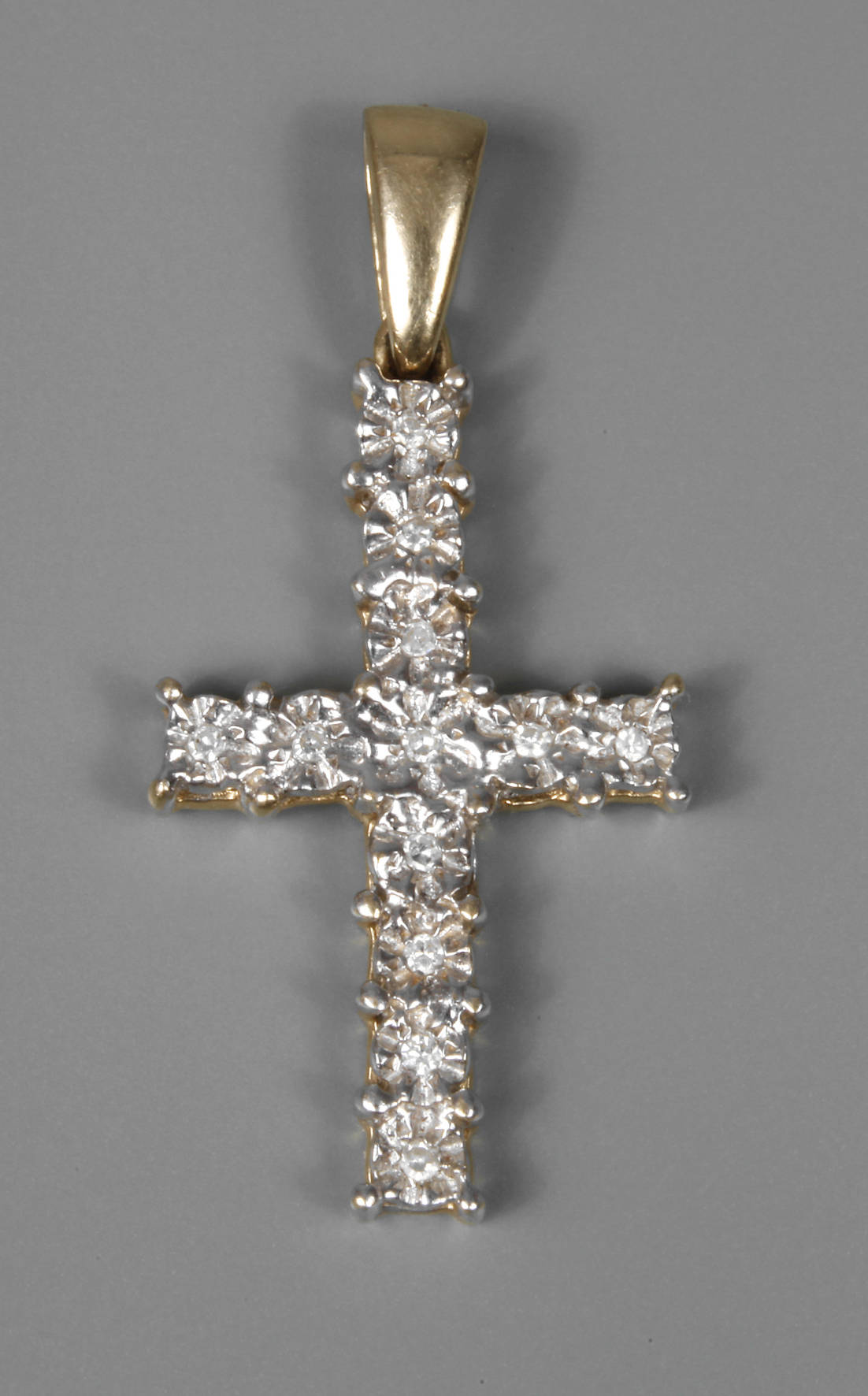 Kreuzanhänger mit Diamantbesatz