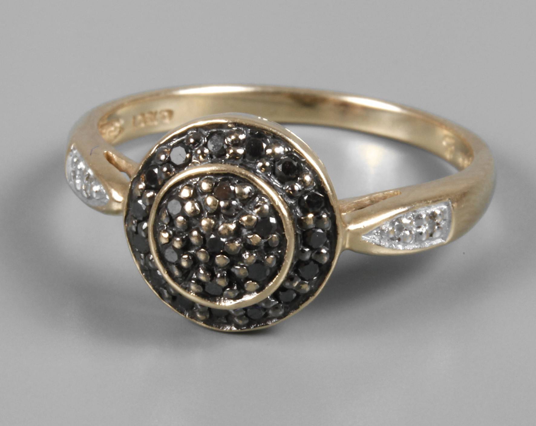 Damenring mit schwarzen Brillanten