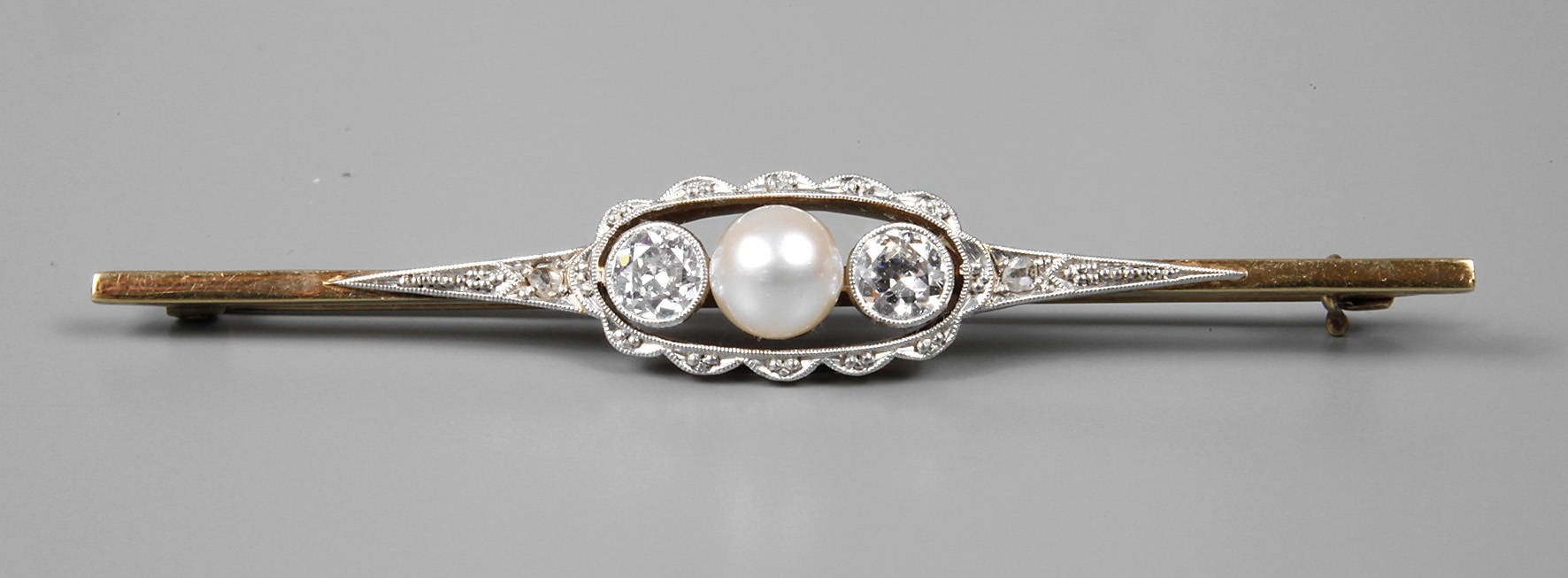 Stabbrosche mit Perle und Brillanten