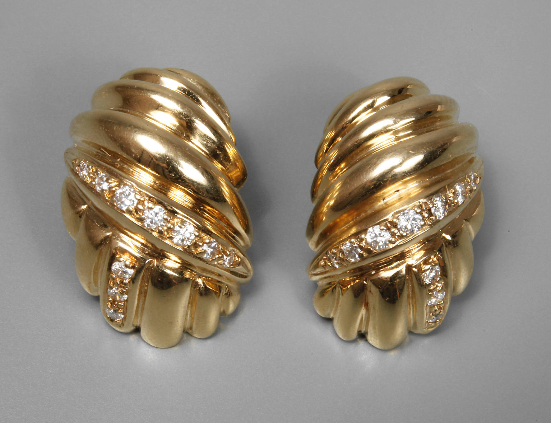 Paar Ohrclips mit Brillanten