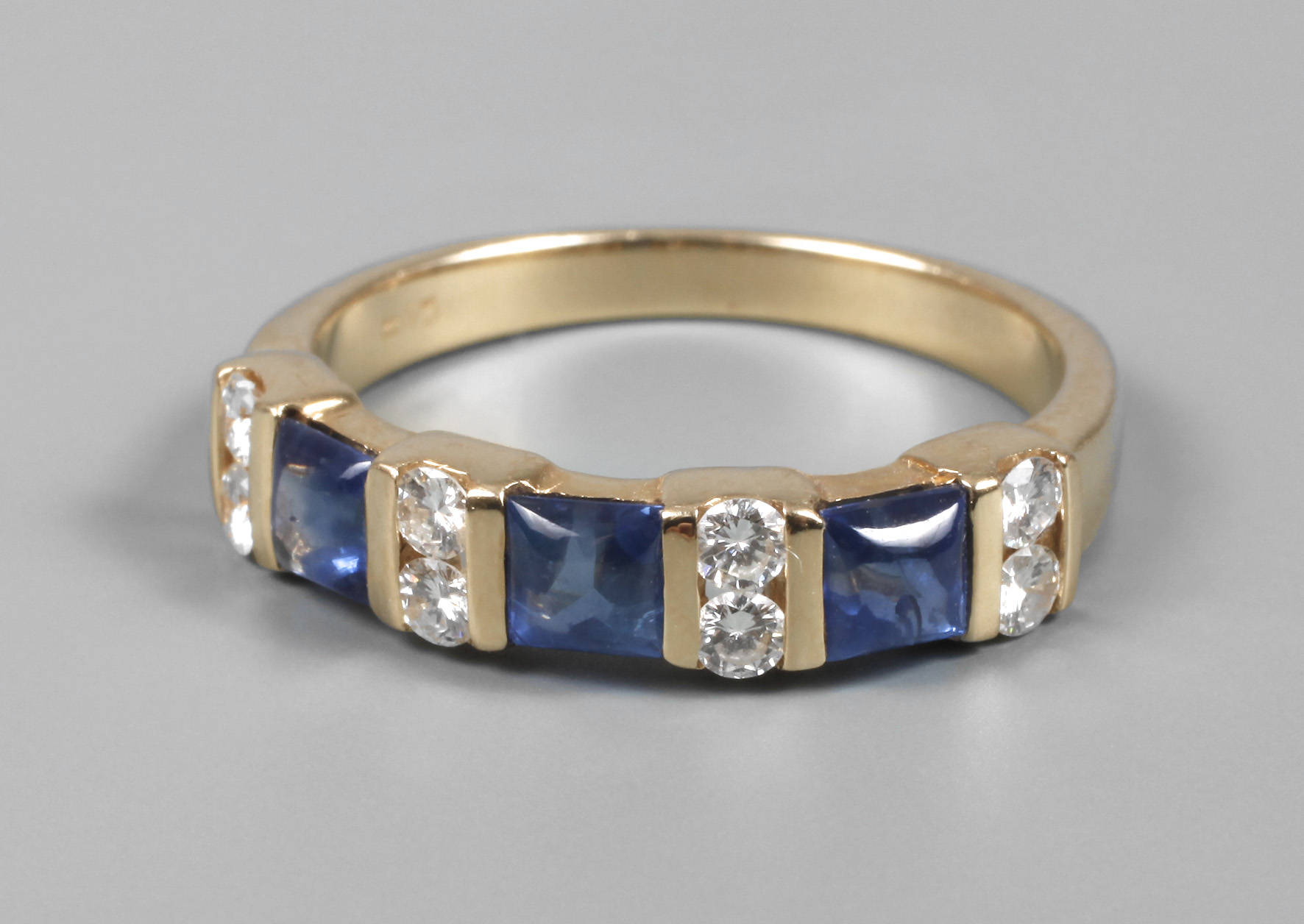 Brillantring mit Saphircarees