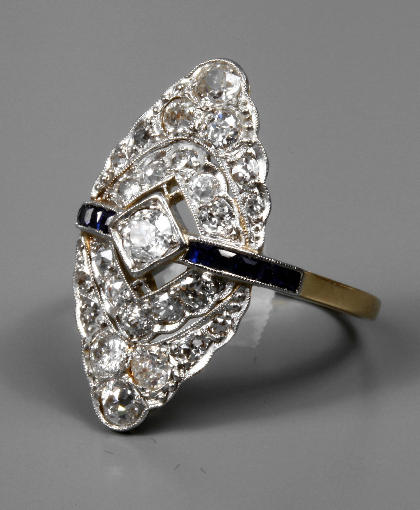 Damenring mit Brillanten und Saphiren