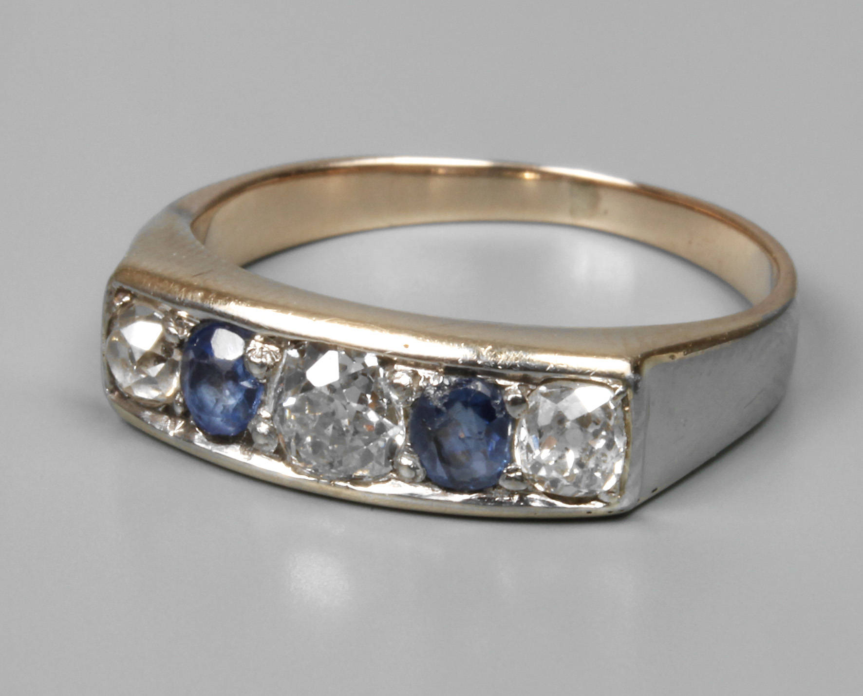 Damenring mit Diamanten und Saphiren