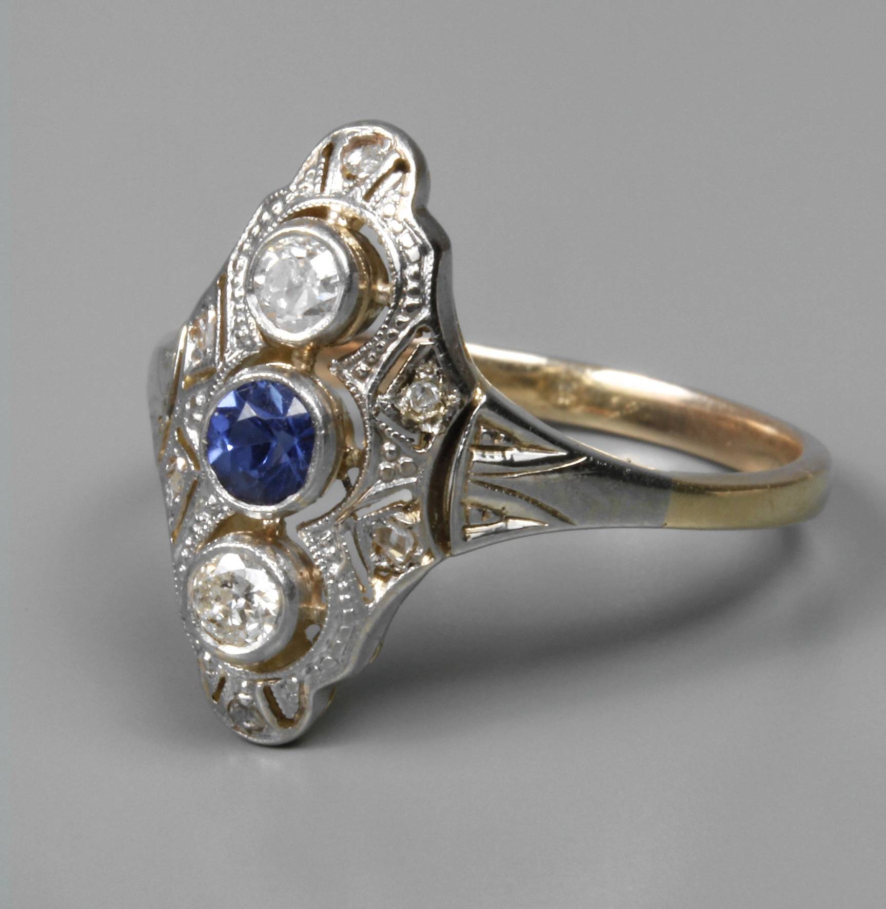 Damenring mit Saphir und Brillanten