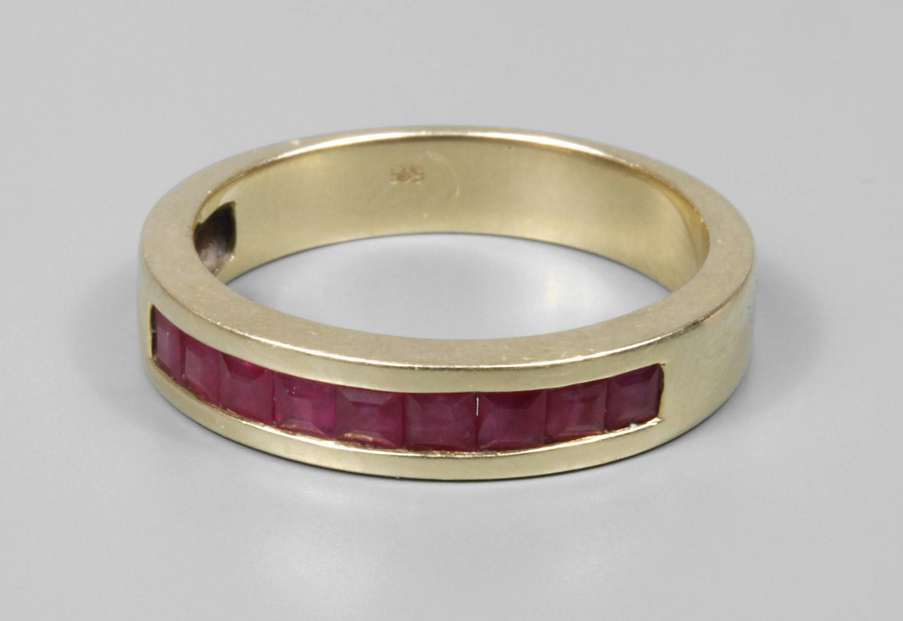 Bandring mit Rubinen