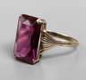 Damenring mit synthetischem Rubin
