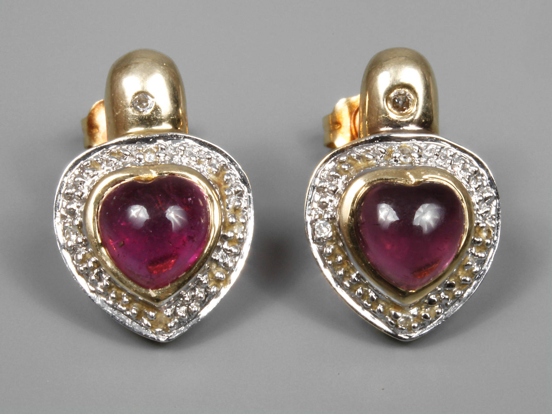 Paar Ohrstecker mit Rubellitherzen