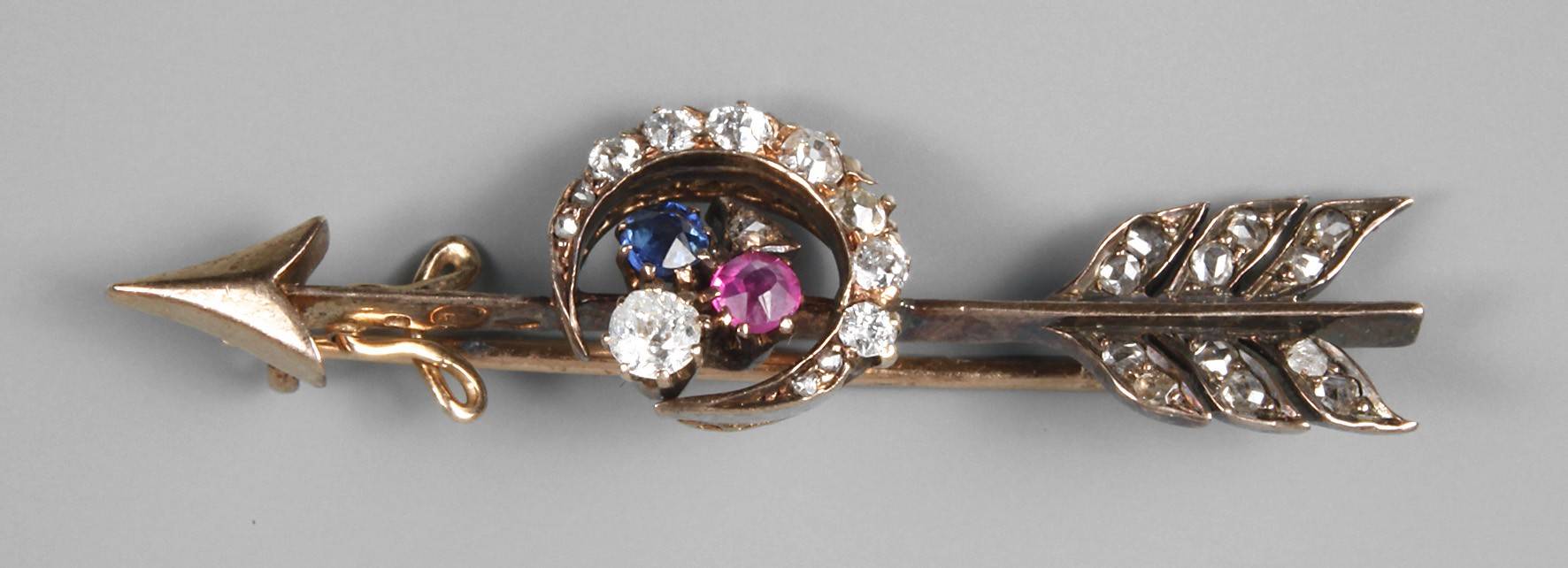 Nadel in Pfeilform mit Brillanten