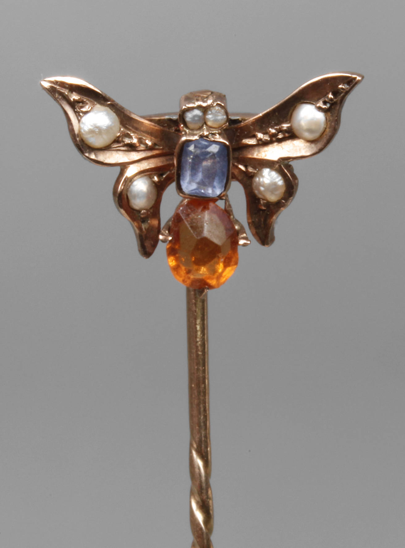 Reversnadel als Fliege