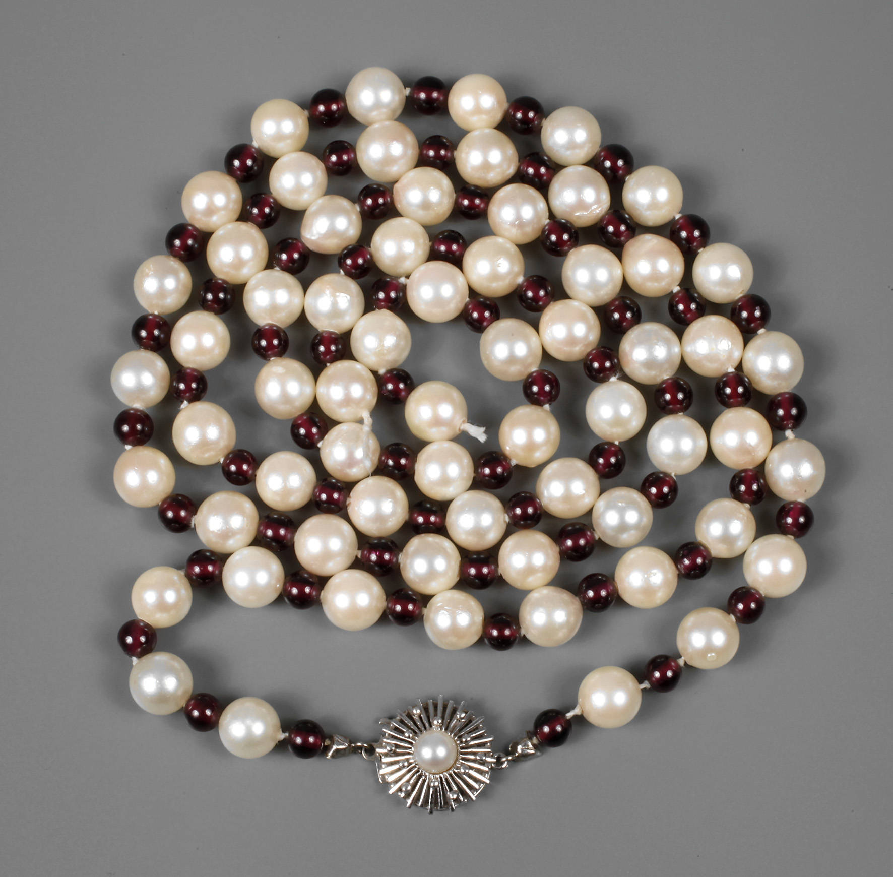 Zweireihige Perlenkette mit Weißgoldschließe
