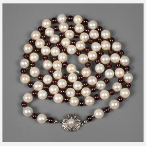 Zweireihige Perlenkette mit Weißgoldschließe