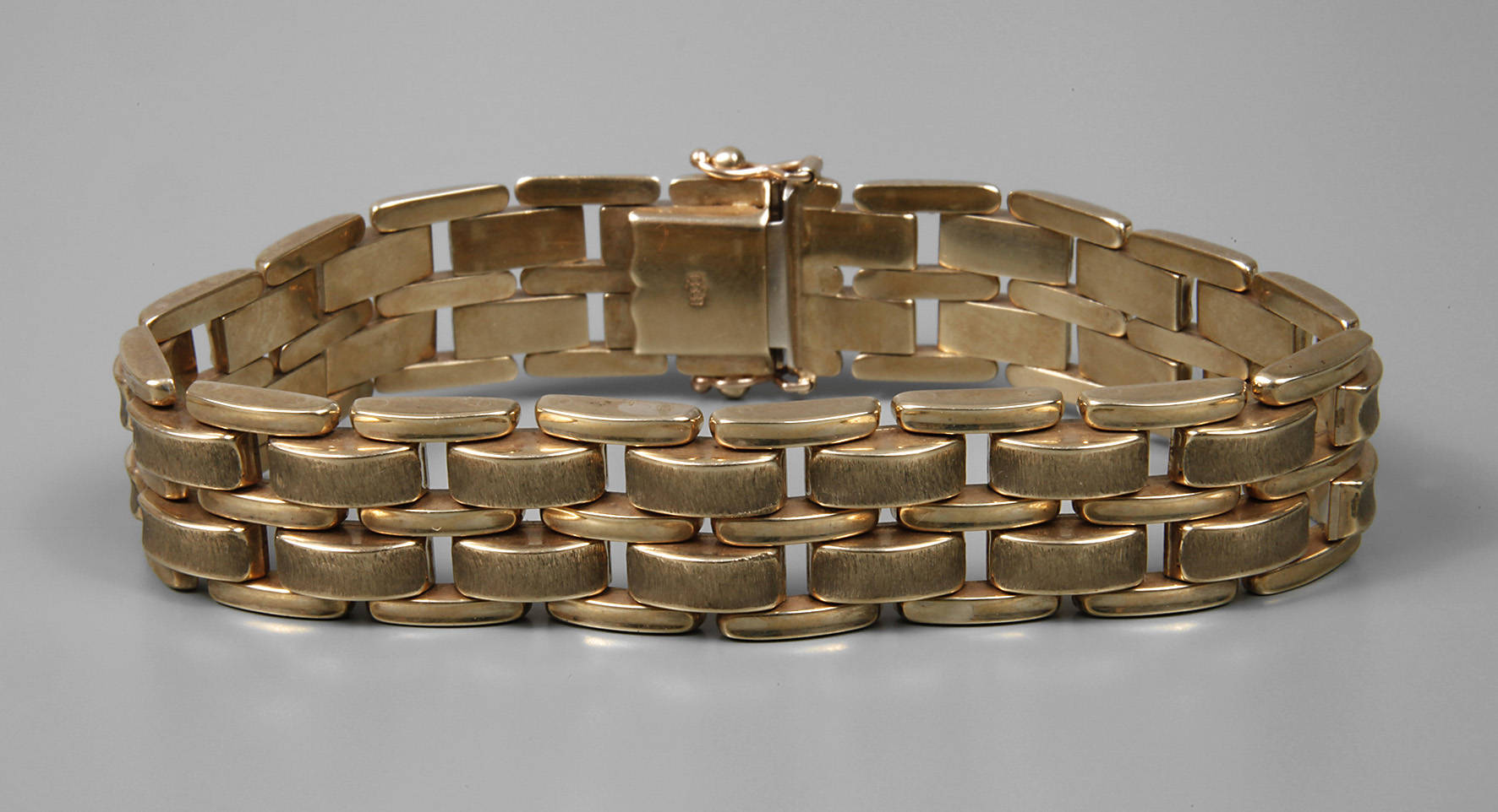 Breites Schmuckarmband