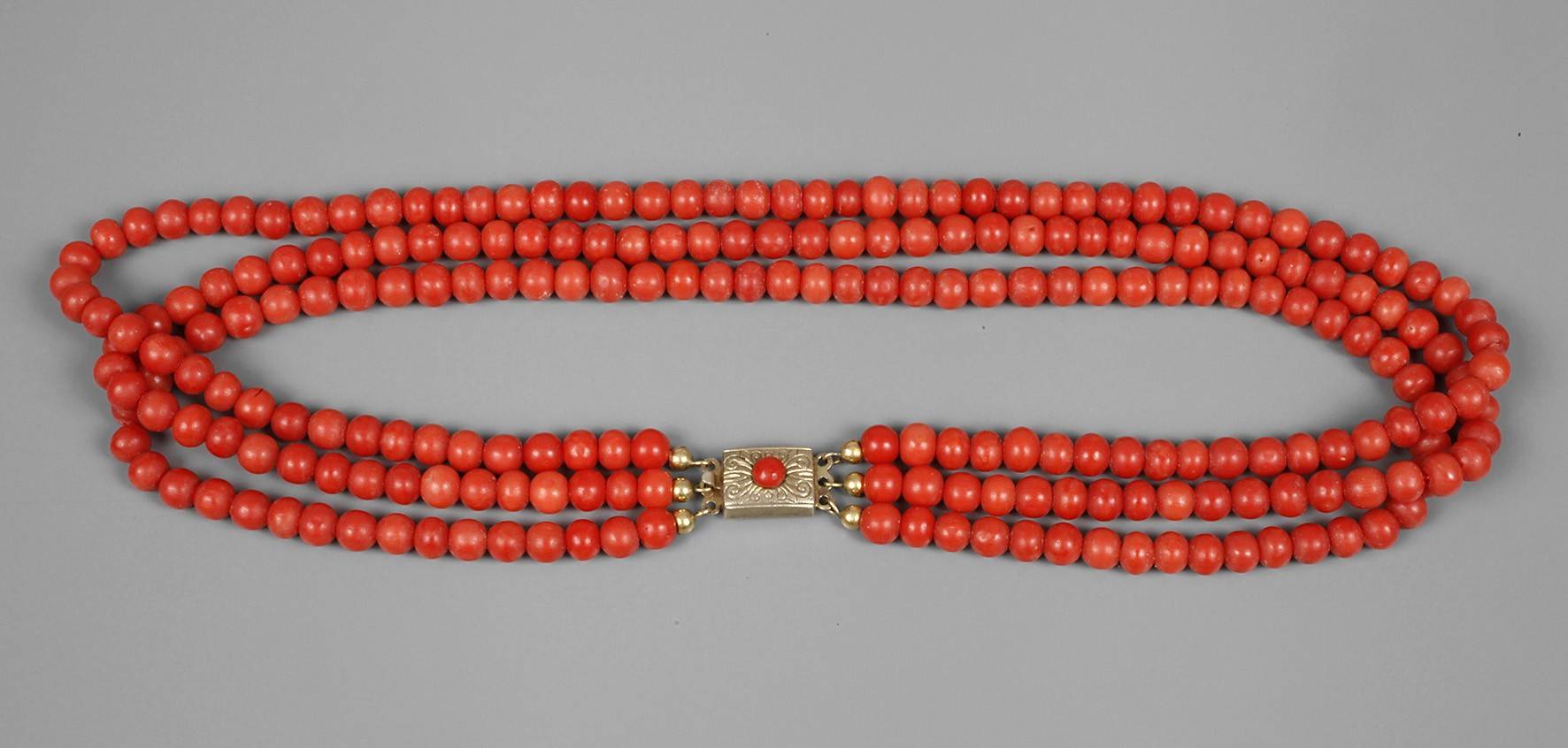 Dreireihiges Korallencollier